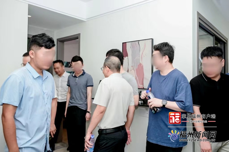 板房国庆开放 众多市民前往参观凯发K8国际版滨海双龙新居样(图2)