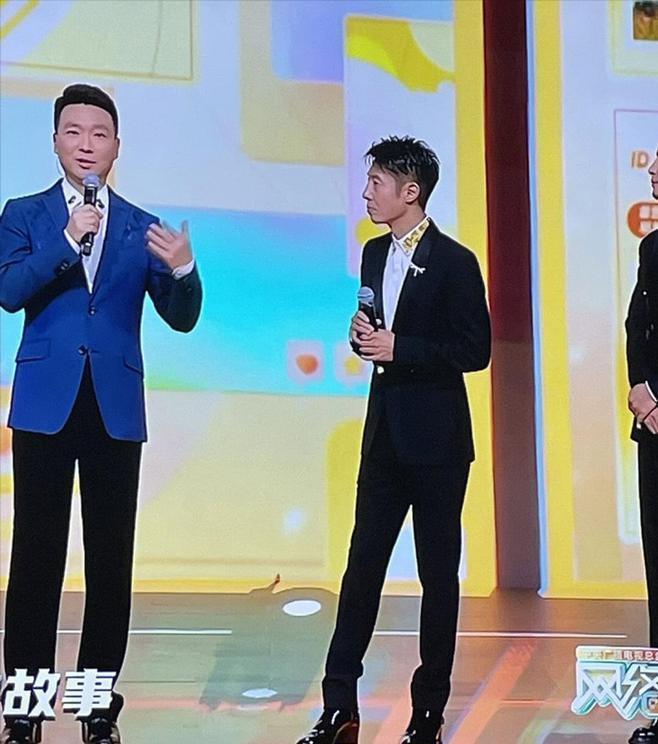 质疑仅用一个动作就透露了答案这次实锤了！央视主持撒贝宁遭(图6)