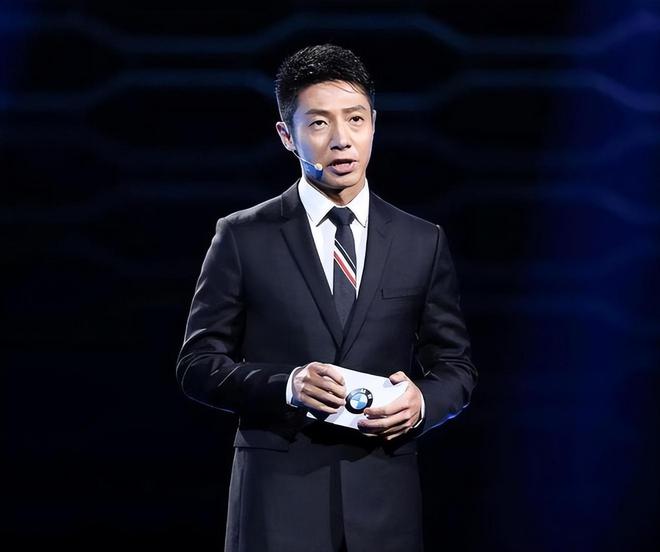 质疑仅用一个动作就透露了答案这次实锤了！央视主持撒贝宁遭(图7)